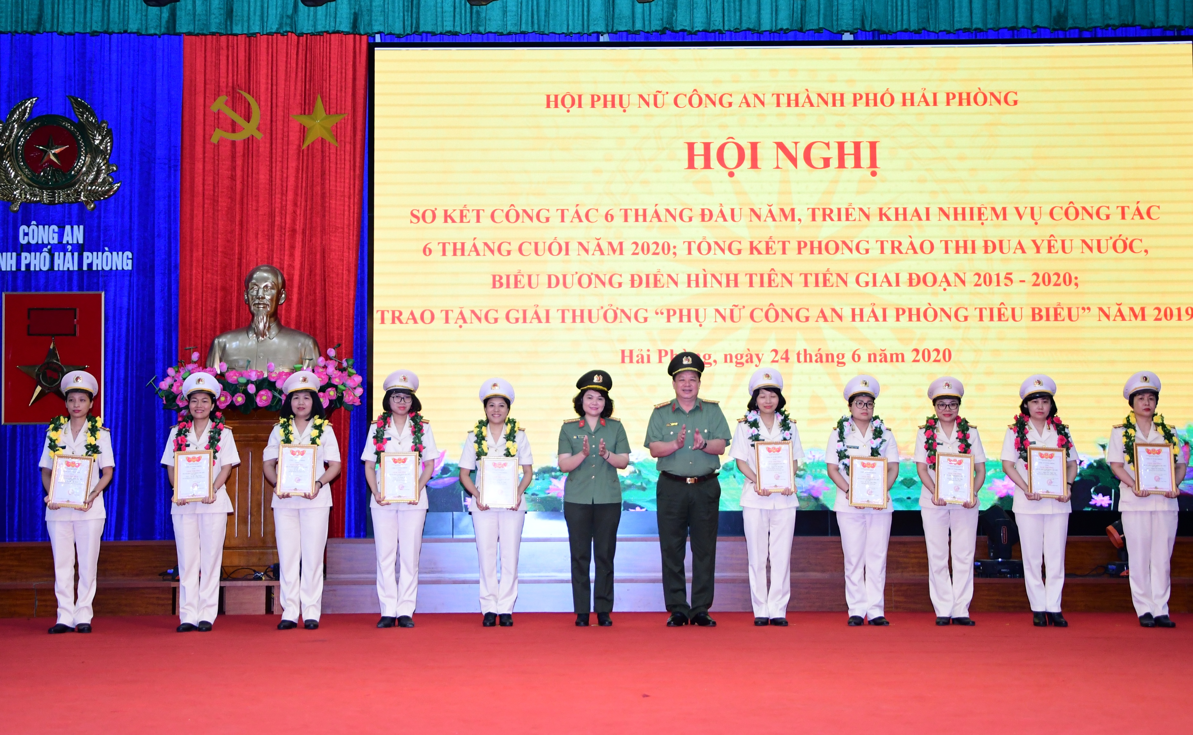 Hội Phụ nữ Công an thành phố:  Trao Giải thưởng “Phụ nữ Công an Hải Phòng tiêu biểu năm 2019”